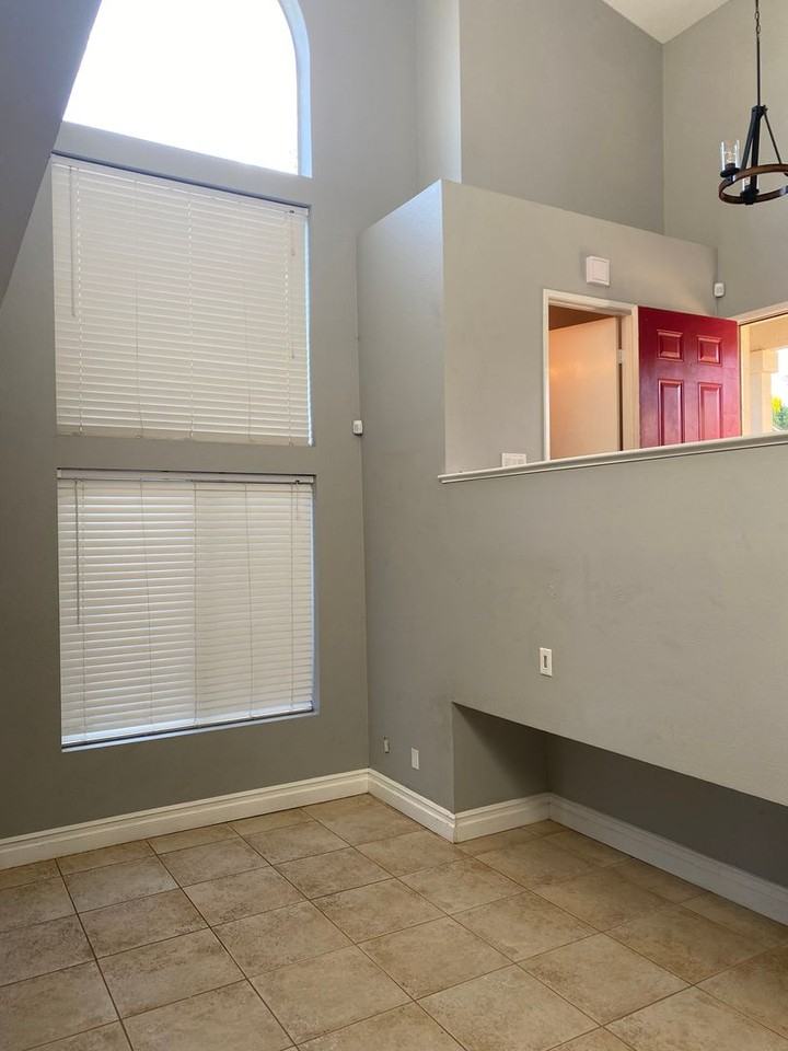 823 Viewpointe Ln - Photo 2 of 14