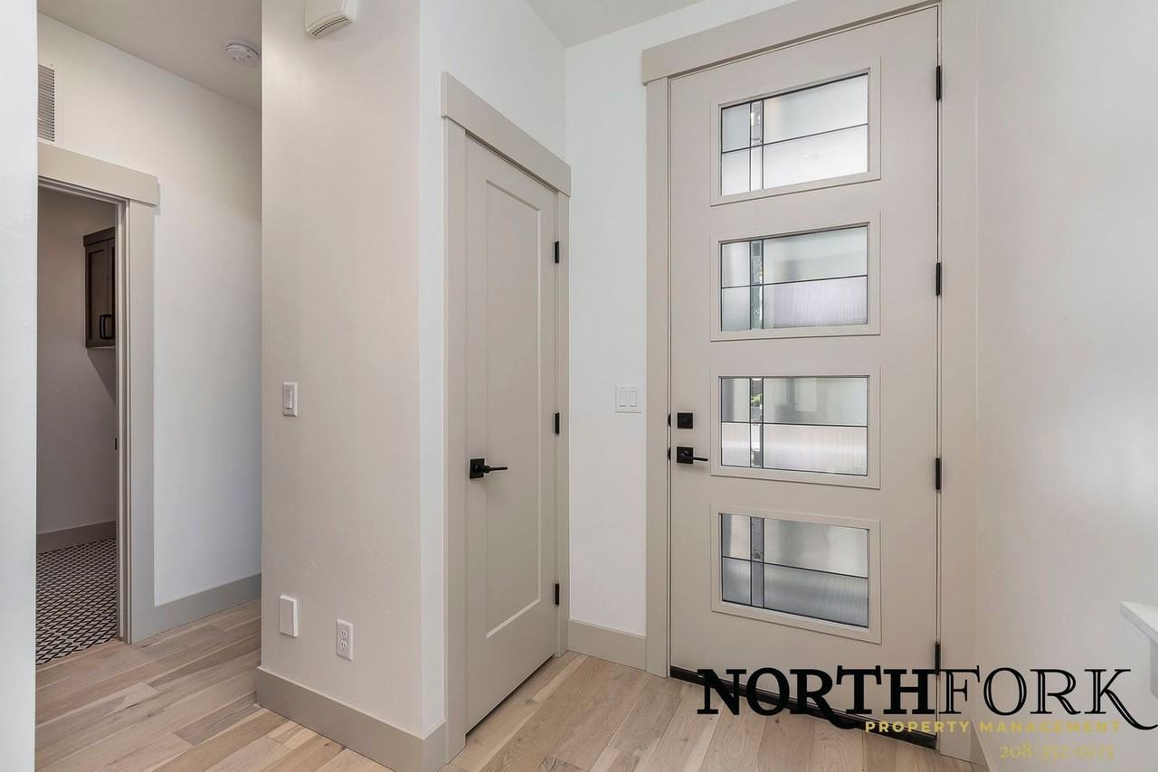 2125 N 34th St - Photo 3 of 20