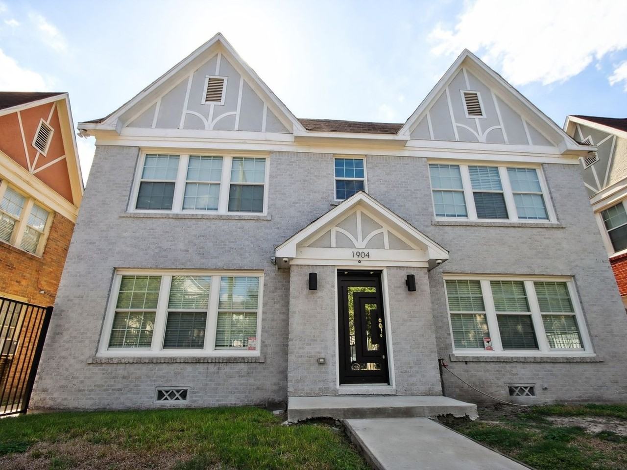 1904 Calumet St - Photo 2 of 25