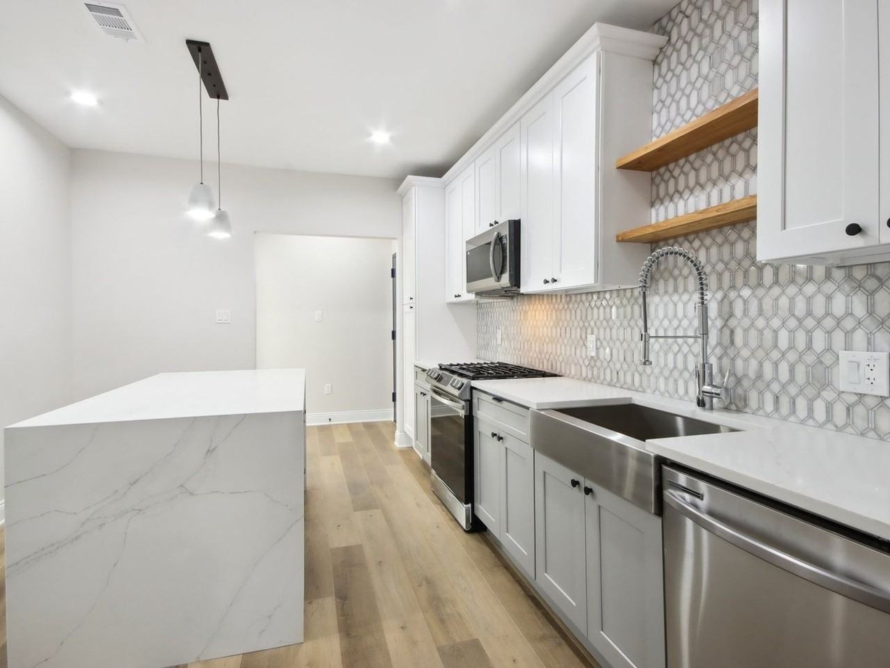 1904 Calumet St - Photo 3 of 25