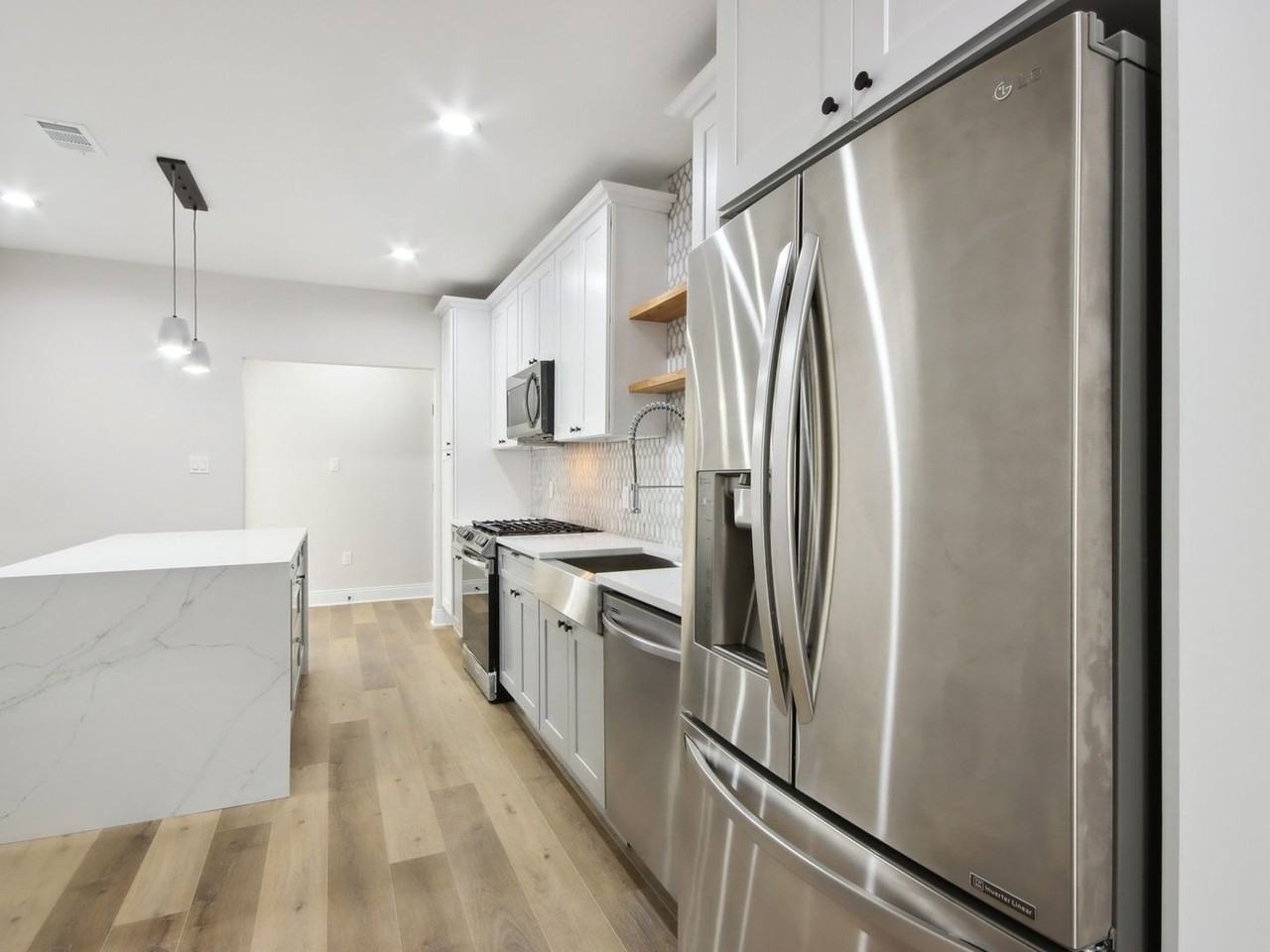 1904 Calumet St - Photo 6 of 25