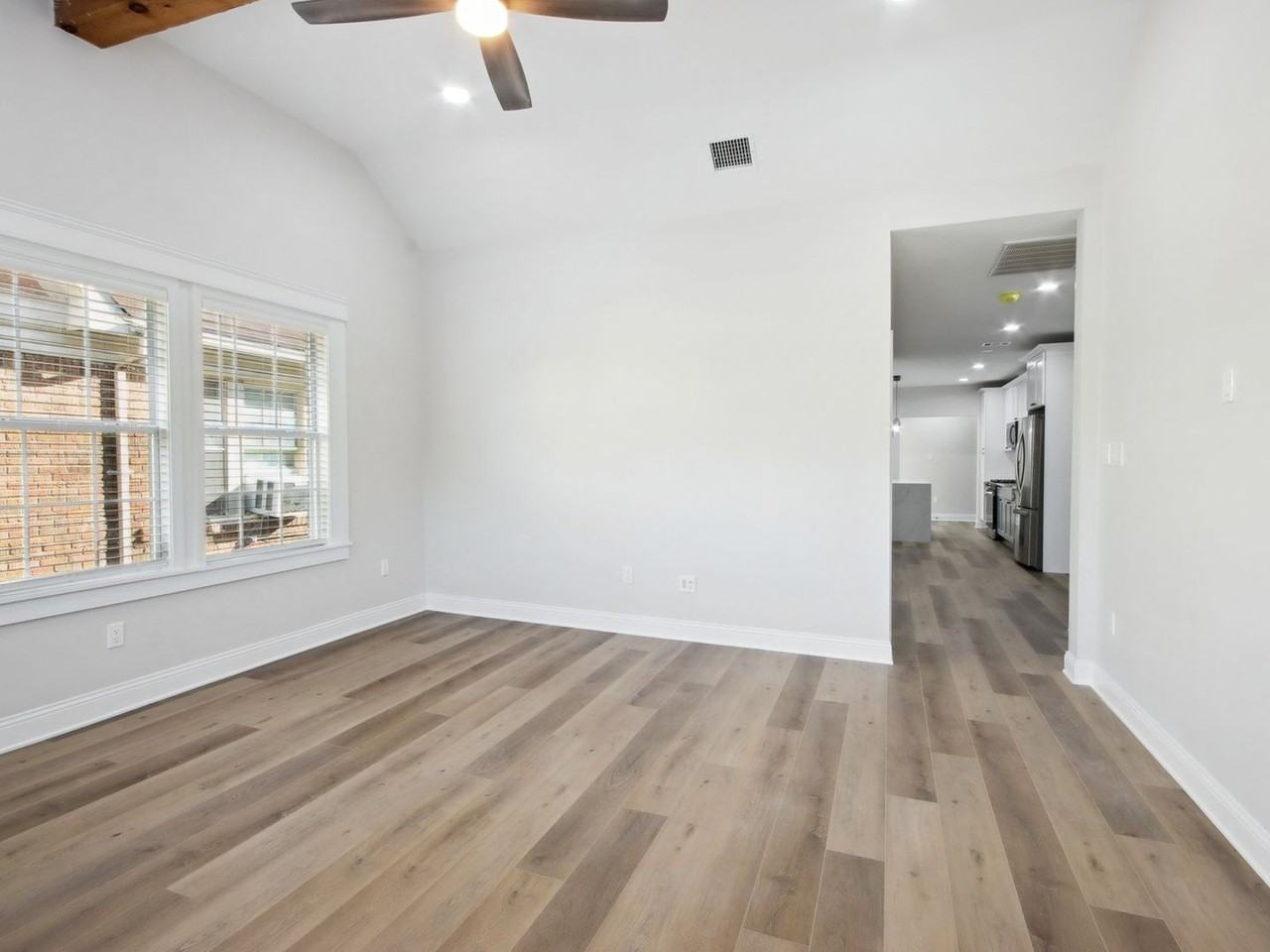 1904 Calumet St - Photo 7 of 25