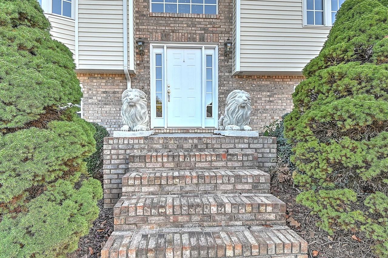 168 Old Mill Ct - Photo 3 of 39