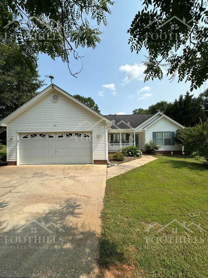 1003 Ravenswood Dr - Photo 2 of 25