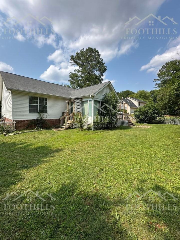 1003 Ravenswood Dr - Photo 3 of 25