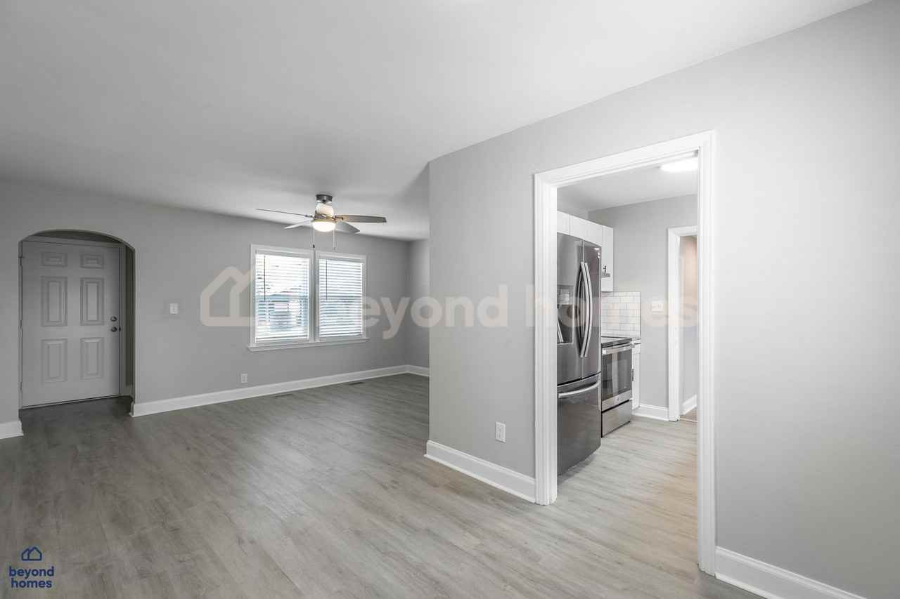 4242 Covington Dr - Photo 4 of 34