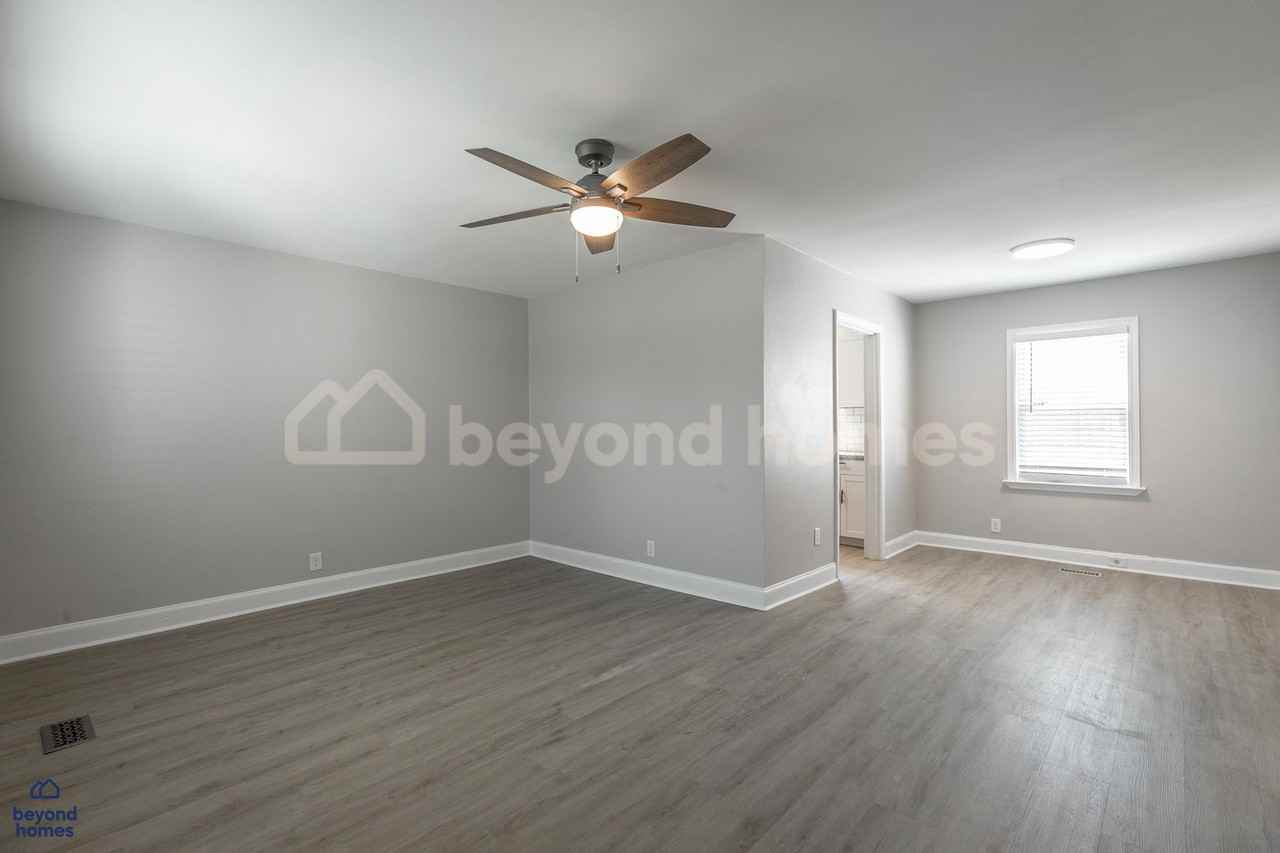 4242 Covington Dr - Photo 6 of 34
