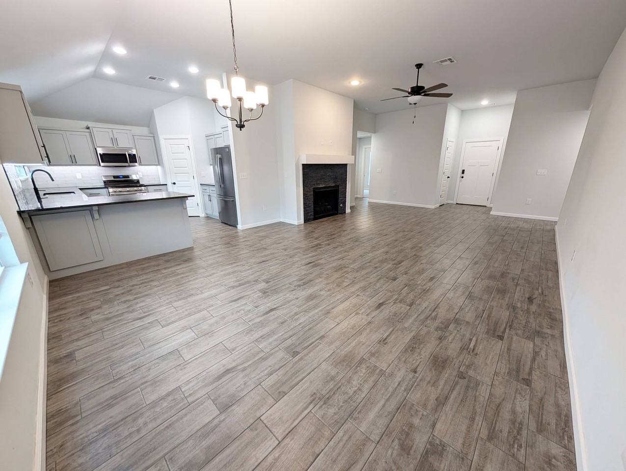 1008 Blackjack Creek Dr - Photo 3 of 18