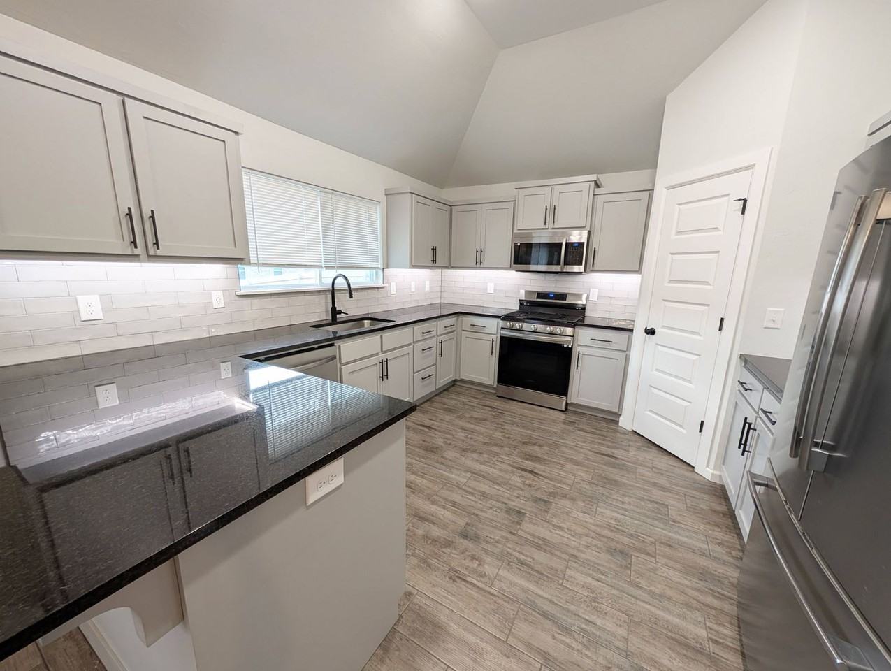 1008 Blackjack Creek Dr - Photo 6 of 18