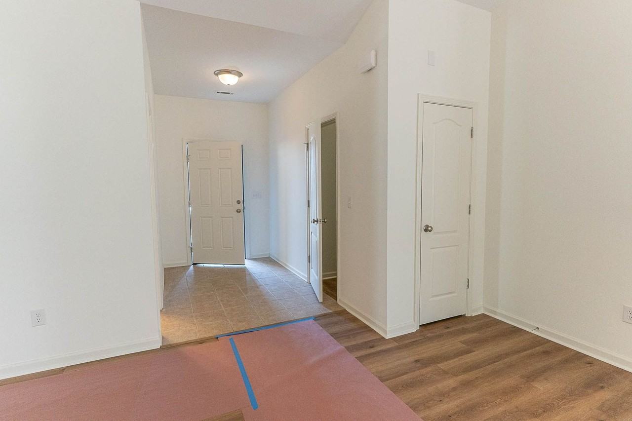 212 Mary Caroline Springs Dr - Photo 3 of 30