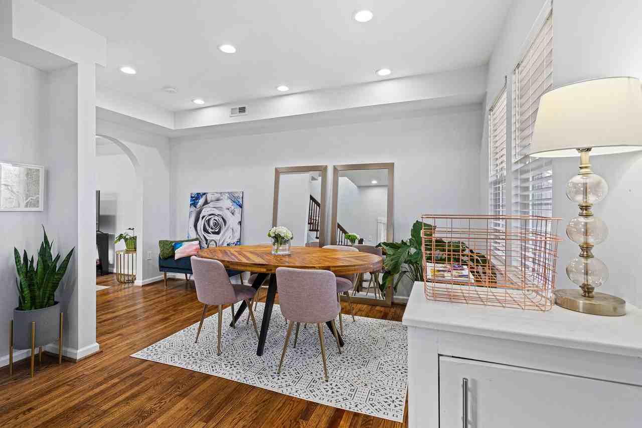 1609 Minnesota Ave Se - Photo 3 of 47