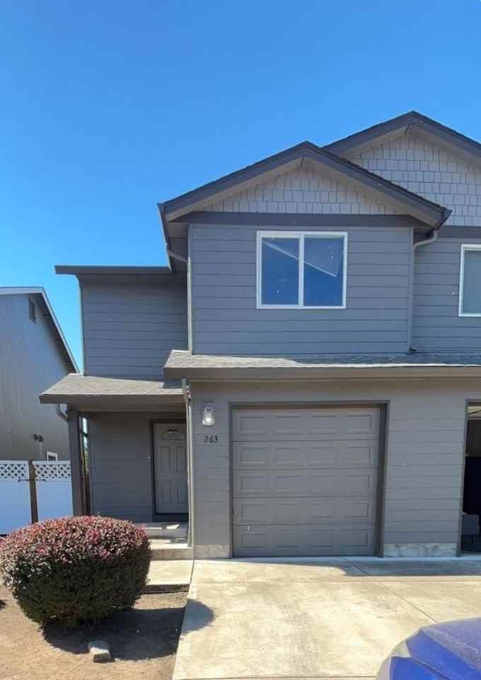 263 Gwinn St E - Photo 2 of 18