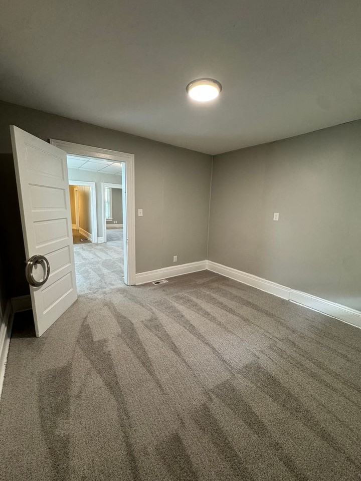 929 N 8th St - Photo 3 of 50