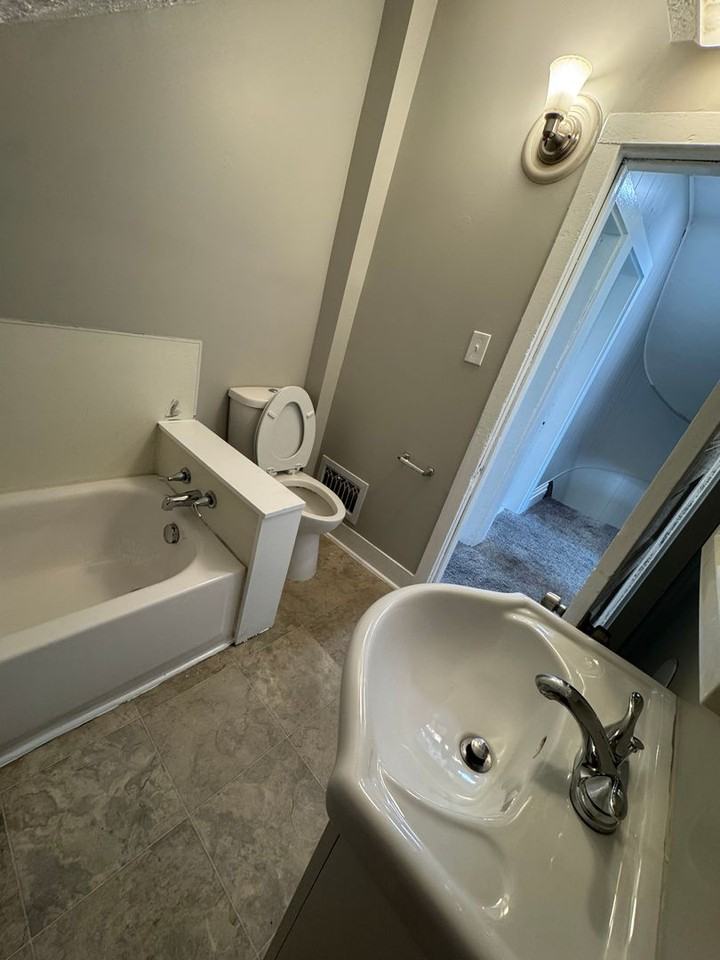 929 N 8th St - Photo 7 of 50