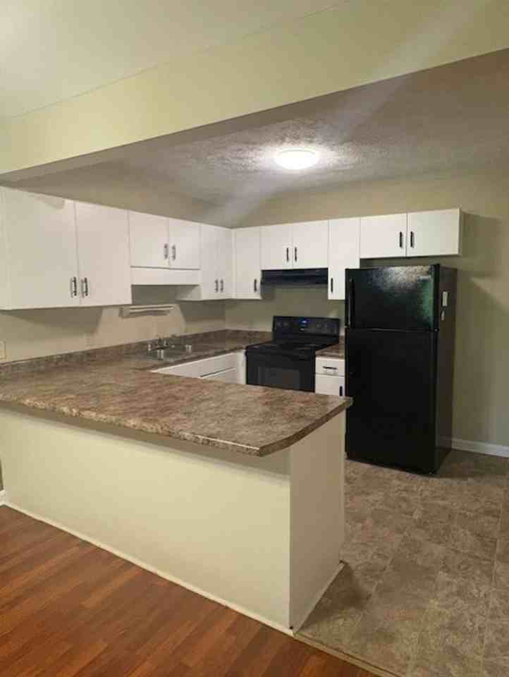 25119 York Dr - Photo 3 of 10