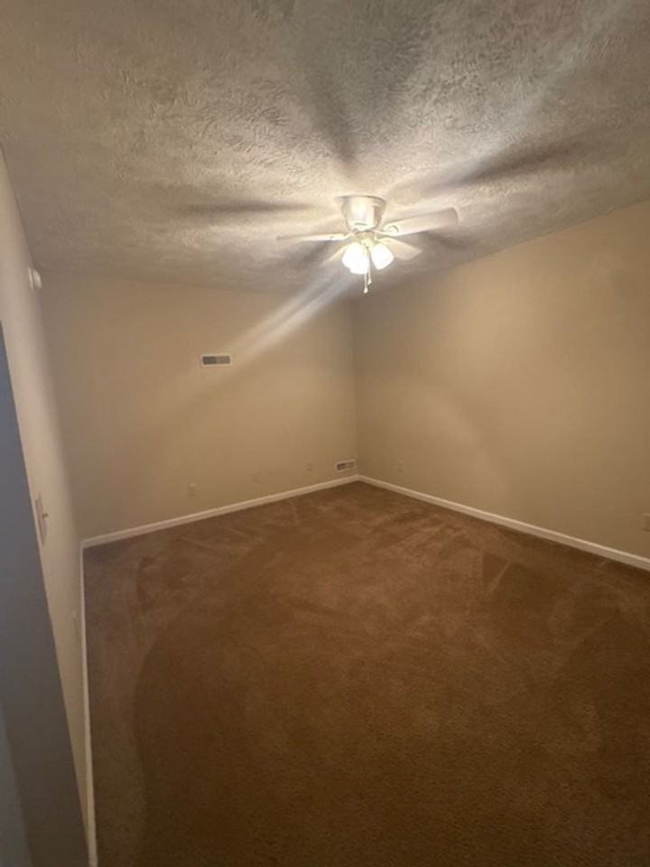 25119 York Dr - Photo 7 of 11