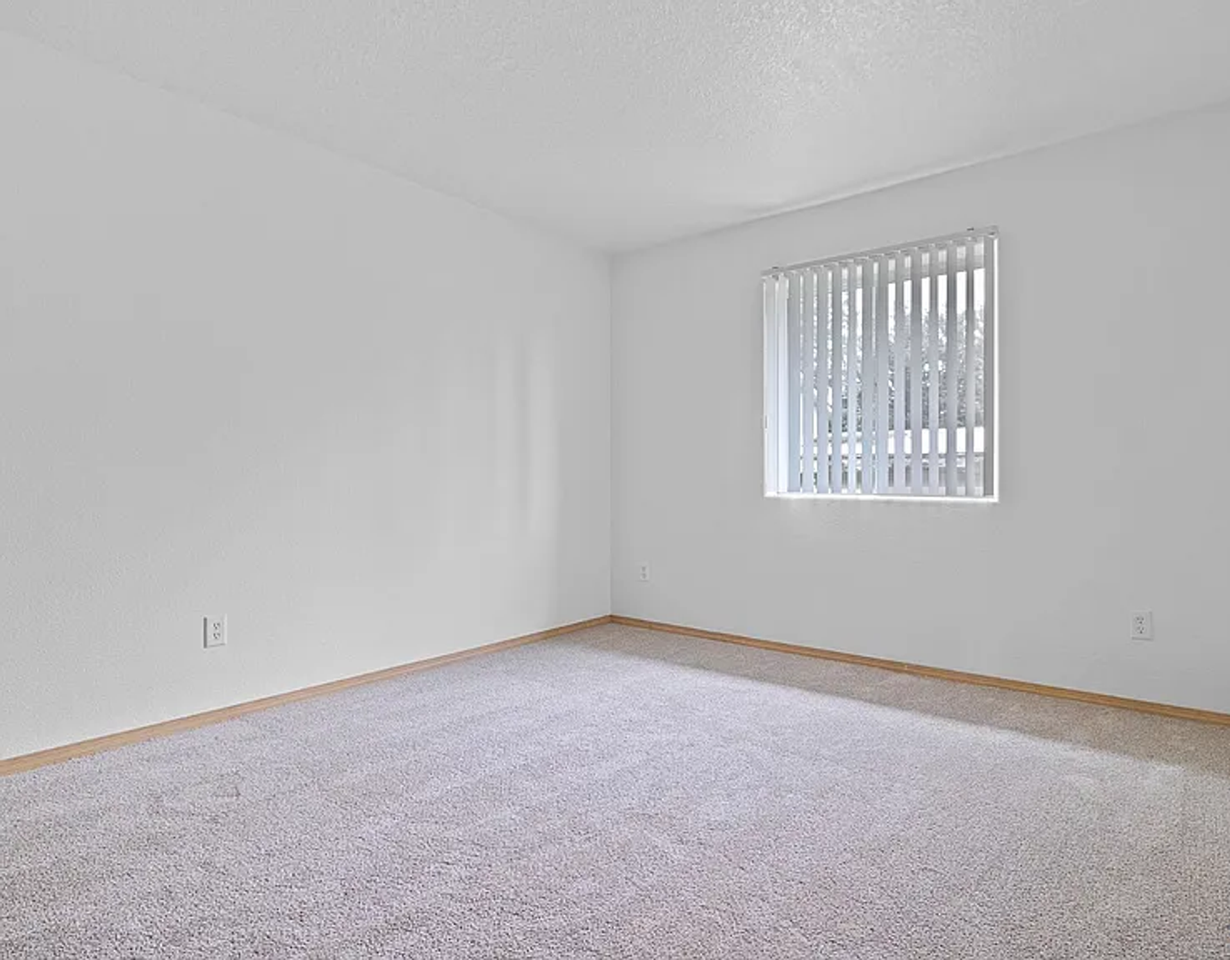 Ash Street Apartments - Photo 2 of 9