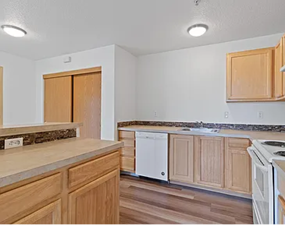 Ash Street Apartments - Photo 4 of 9