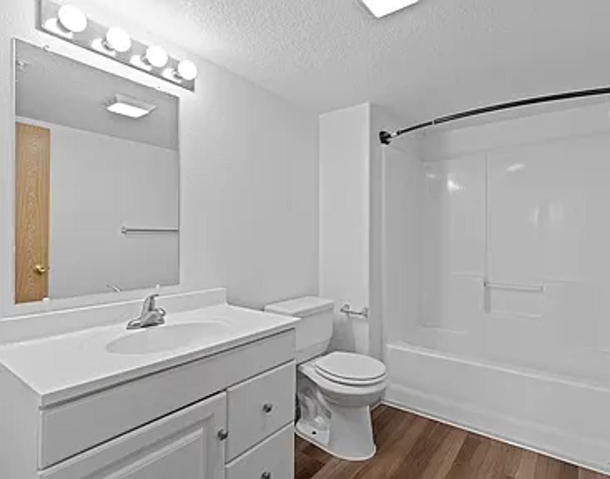 Ash Street Apartments - Photo 5 of 9