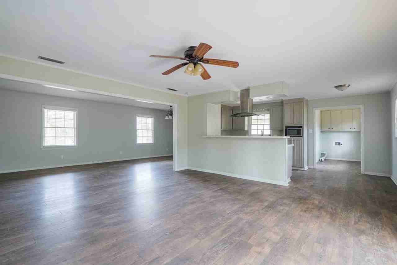 2205 Briarcliff Dr - Photo 3 of 20