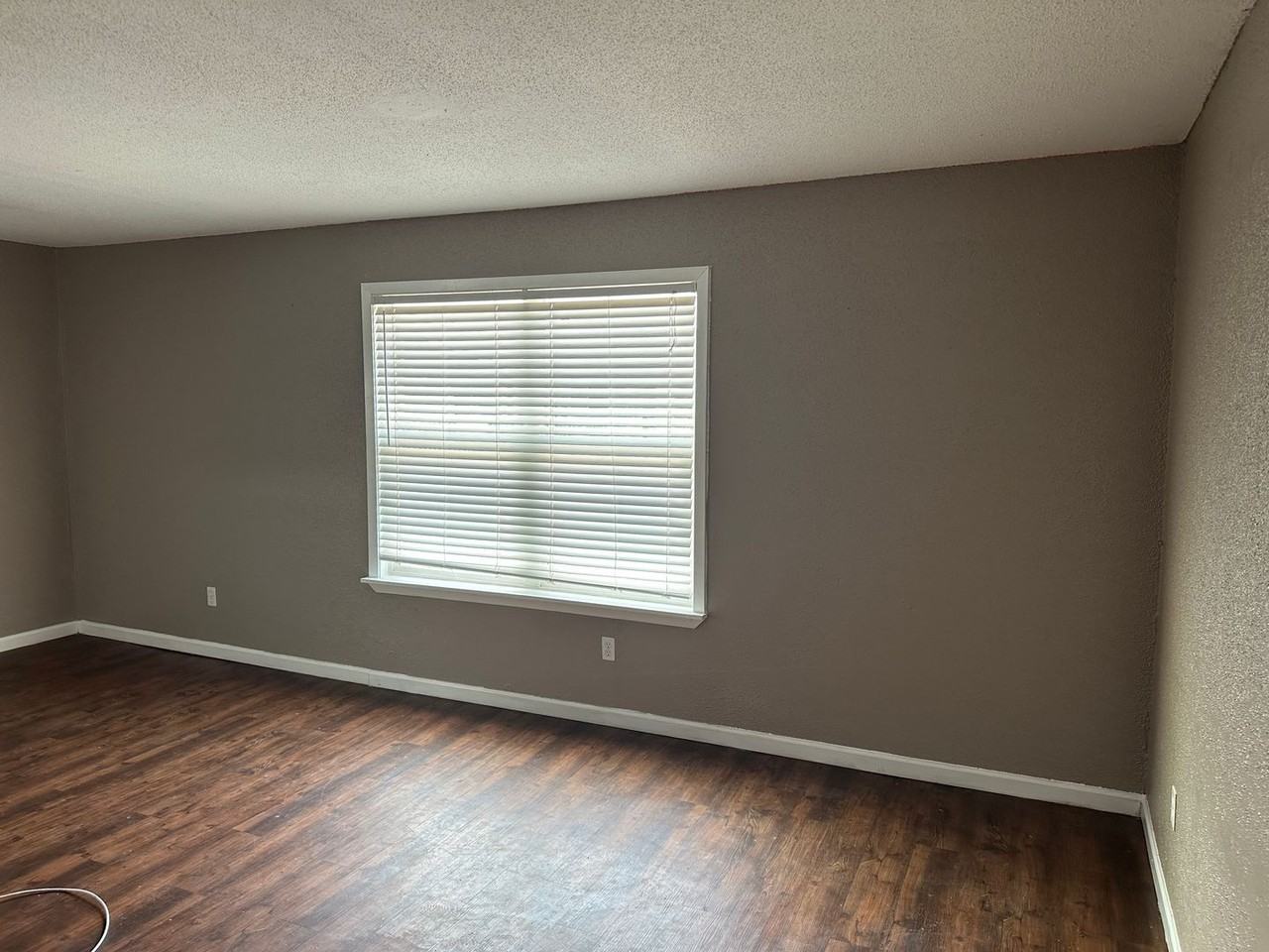 806 Oran Cir Apt H - Photo 3 of 8