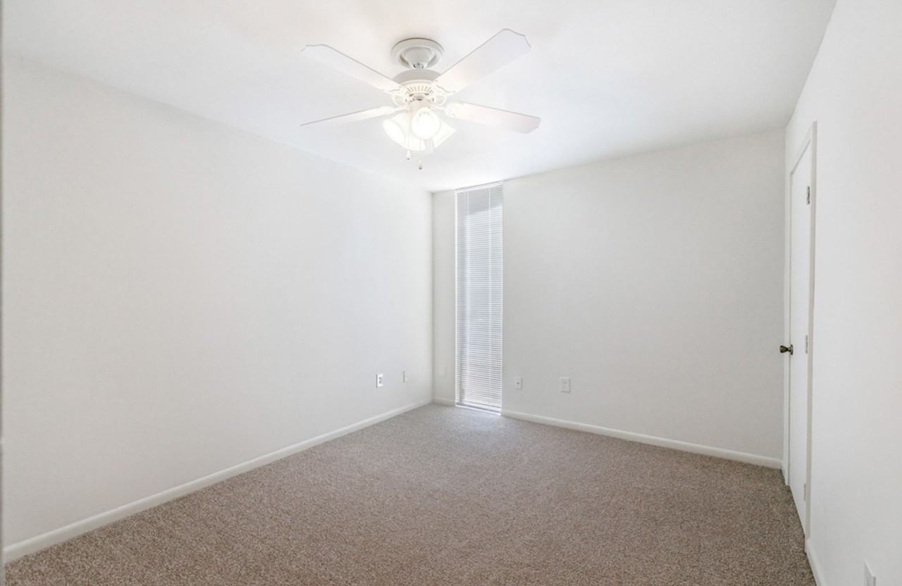 Registry - Photo 3 of 11