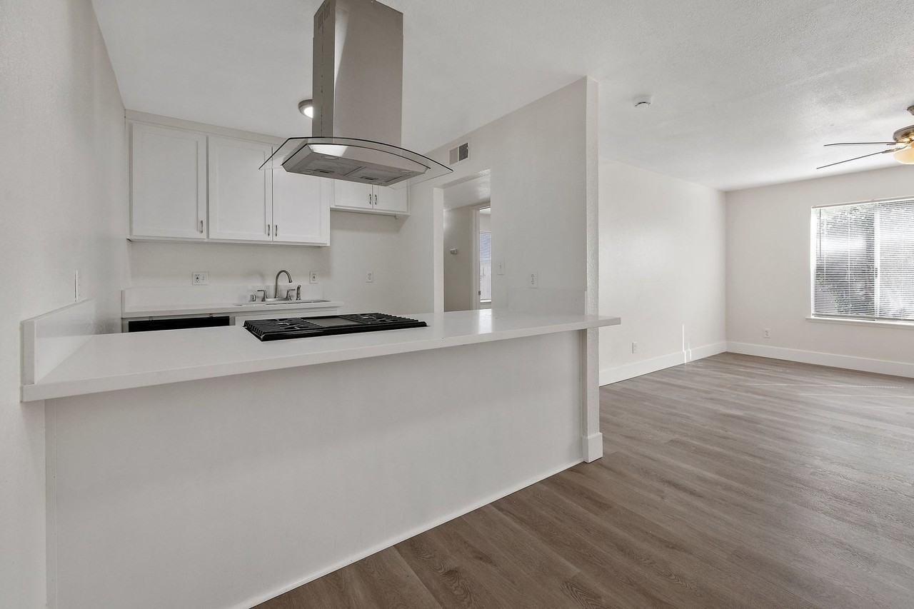 3505 3505 W Campus Ave-7 #7 - Photo 3 of 36