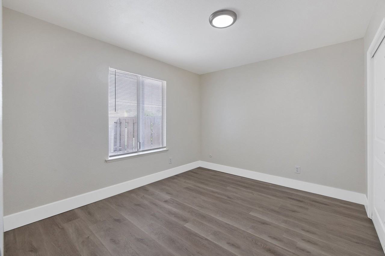 3505 3505 W Campus Ave-7 #7 - Photo 7 of 36