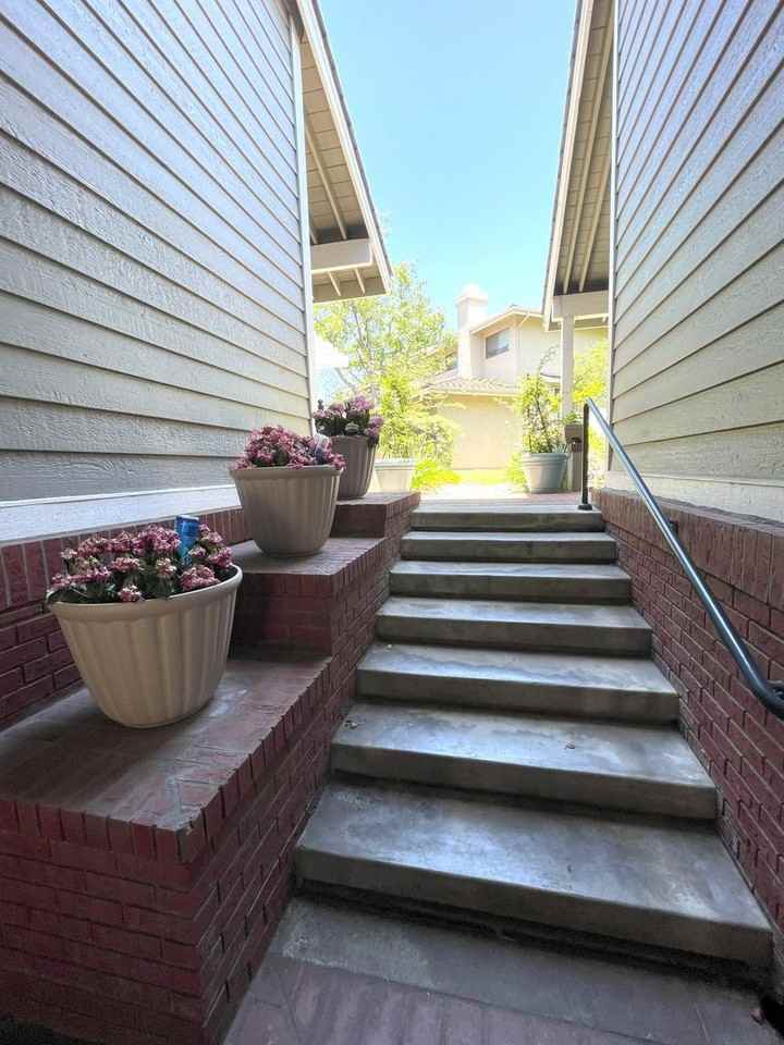 23 Catalina Ct - Photo 2 of 30