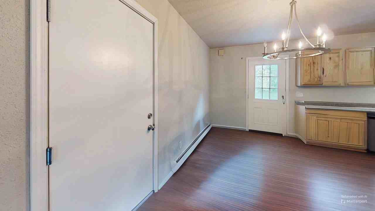 2494 Schutzen St - Photo 5 of 16