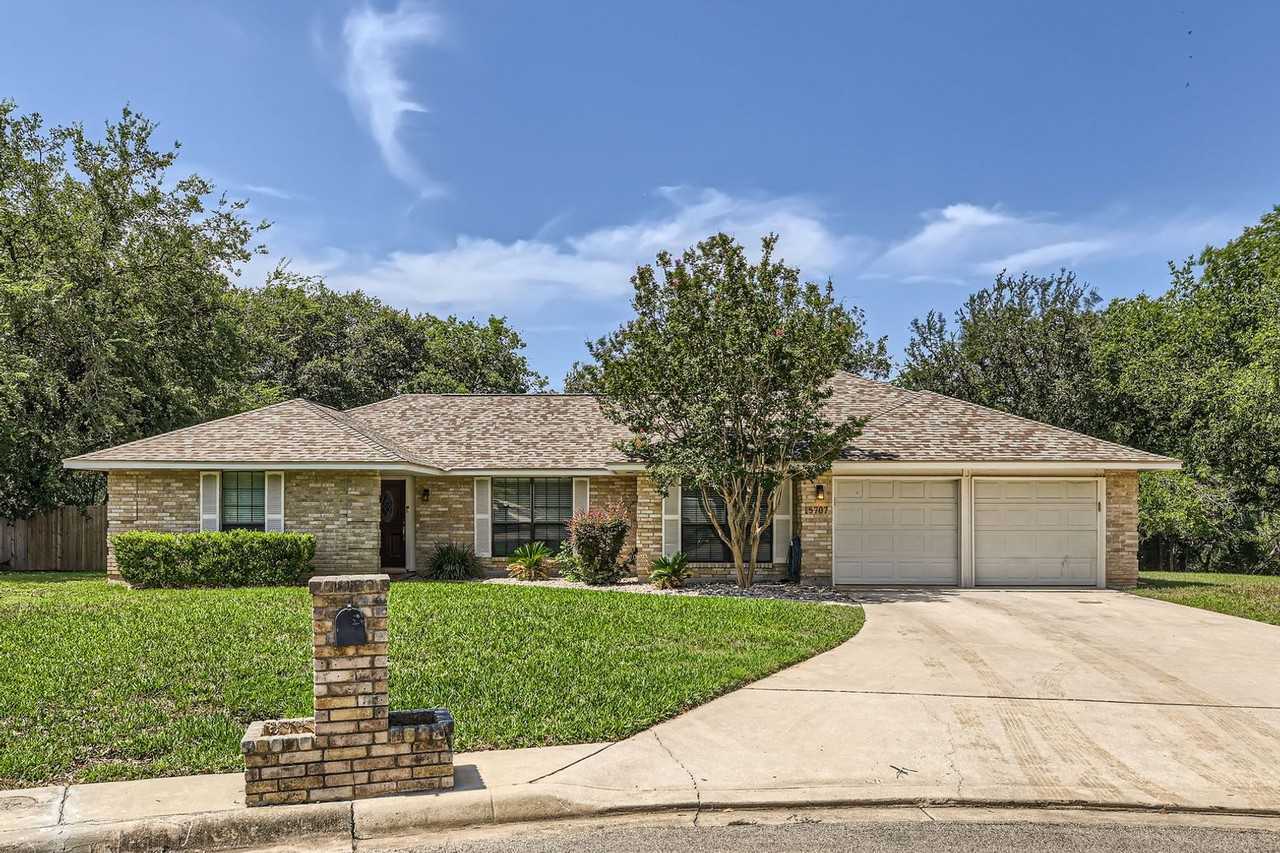 15707 Eagle Cliff St - Photo 3 of 35