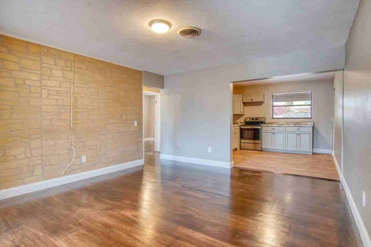 1021 S M St - Photo 3 of 18