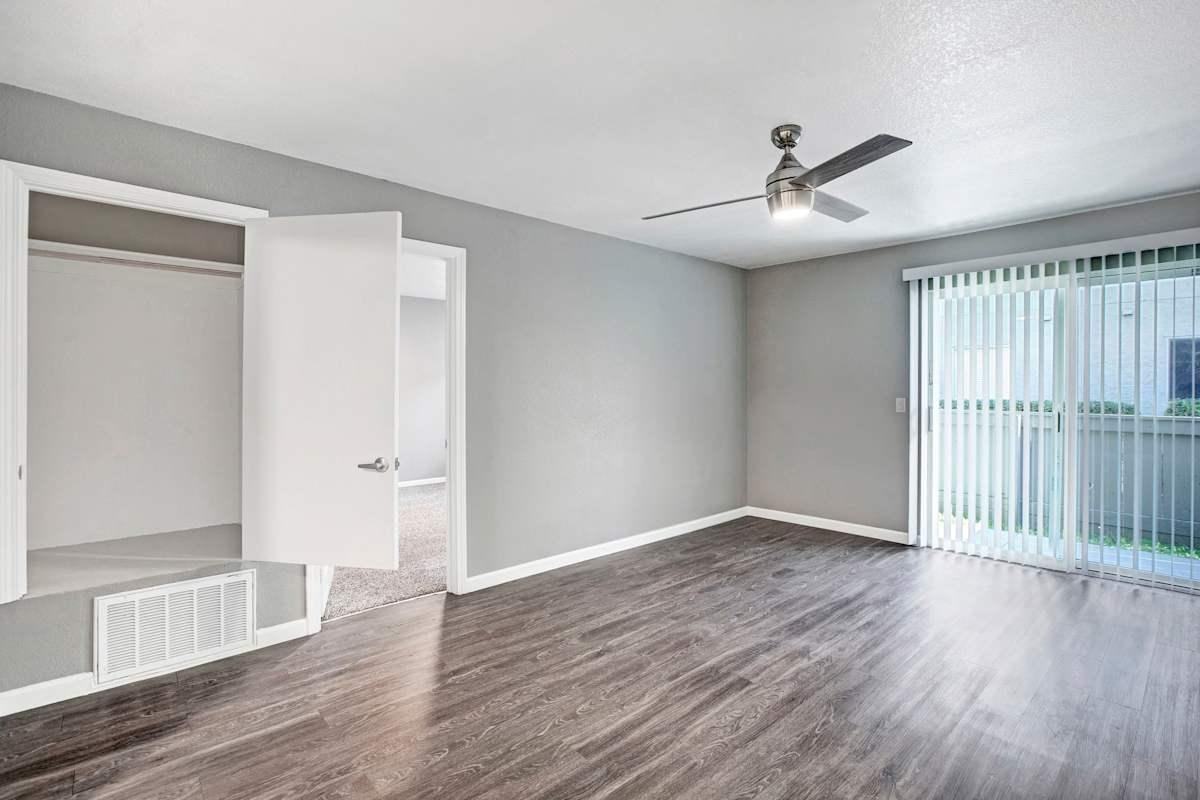 313 Sandy Ln - Photo 7 of 50