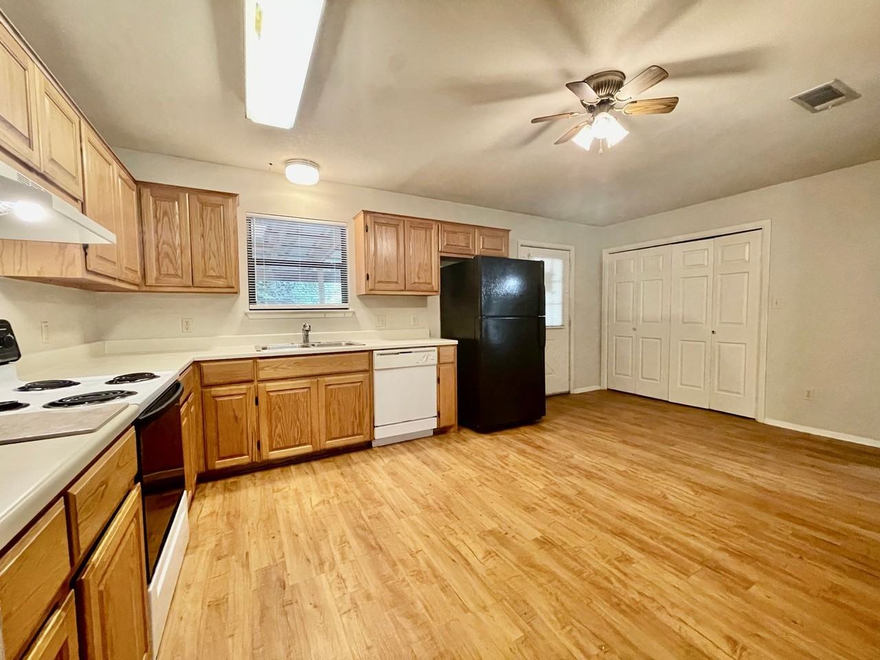 1315 Delmar St - Photo 6 of 12