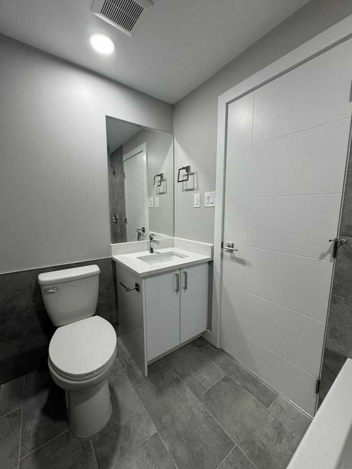 9938 - 9938 88 Ave #5 - Photo 2 of 4