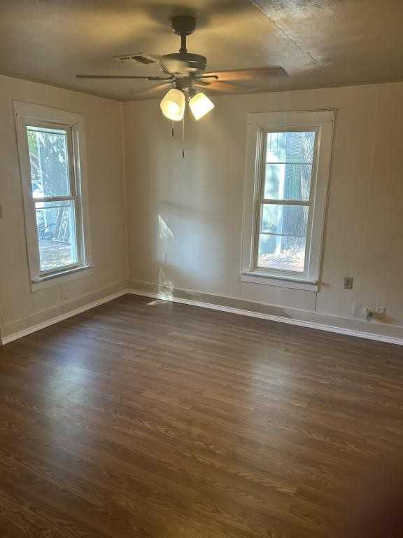 411 Jackson St - Photo 2 of 9