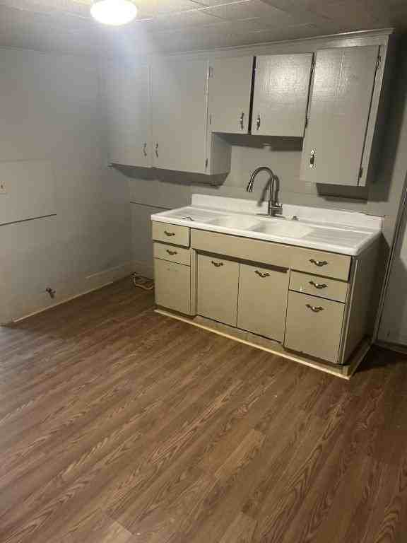 411 Jackson St - Photo 5 of 9