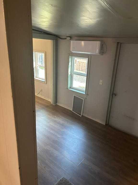 411 Jackson St - Photo 6 of 9