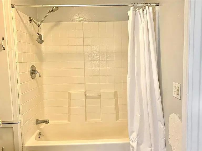 211 W Madison St - Photo 3 of 16