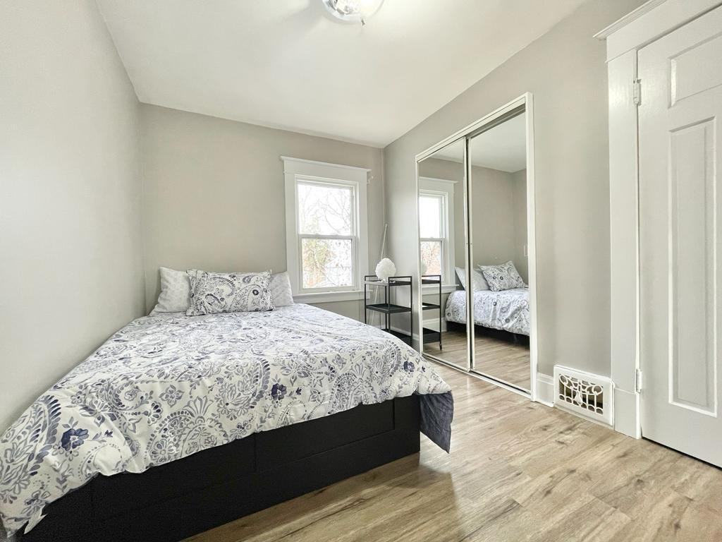 57 Queenston St - Photo 5 of 10