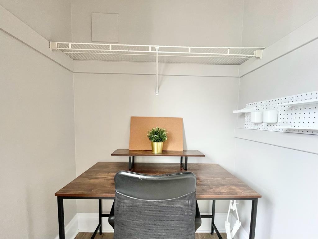 57 Queenston St - Photo 7 of 10