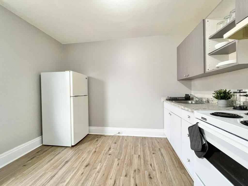 57 Queenston St - Photo 5 of 10