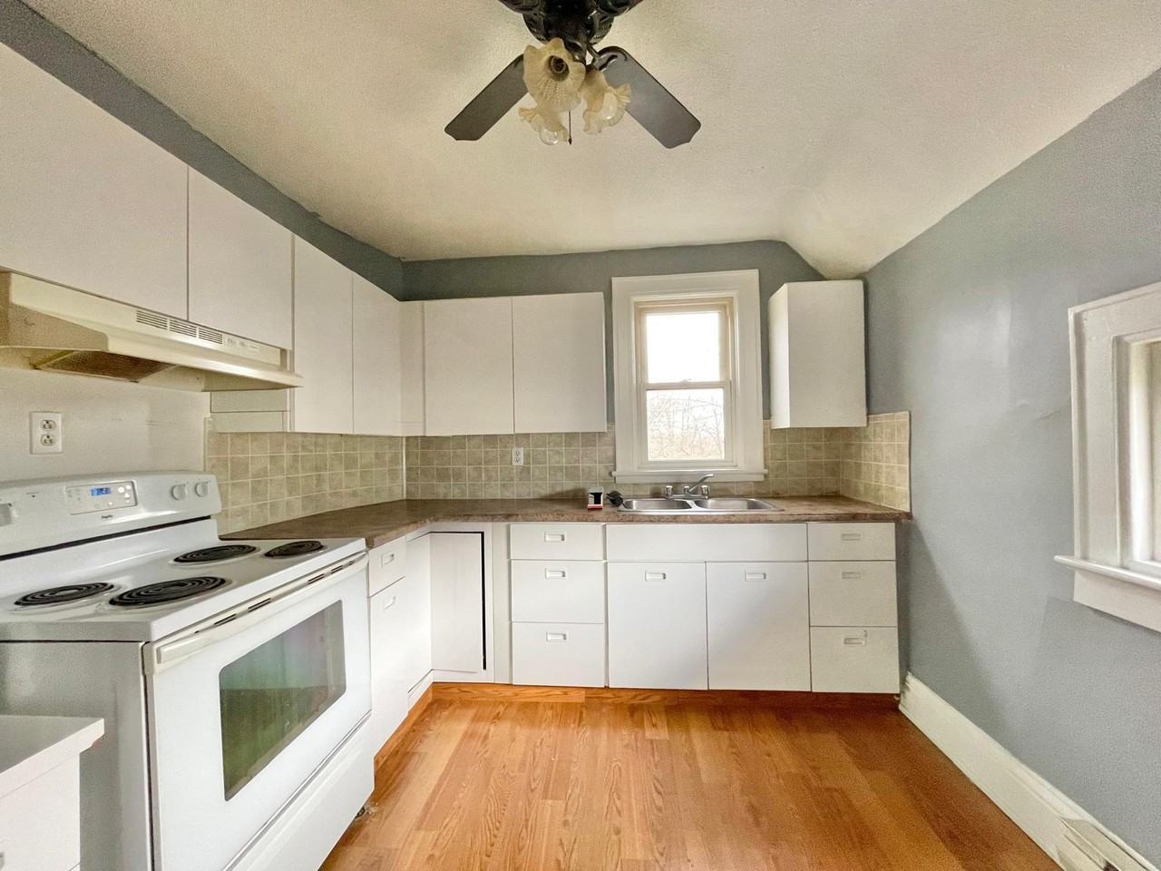 693 King St - Photo 6 of 23