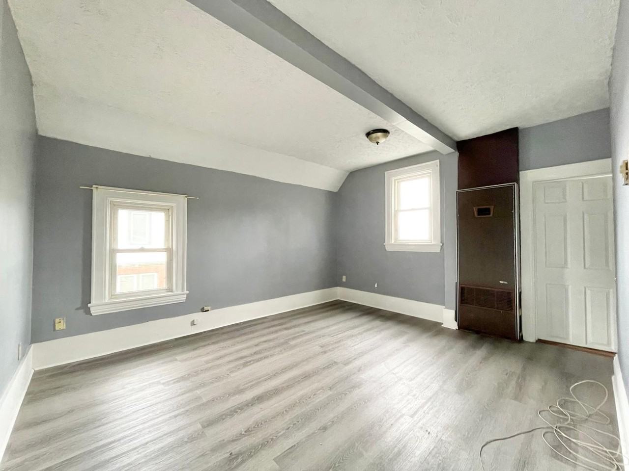 693 King St - Photo 4 of 23