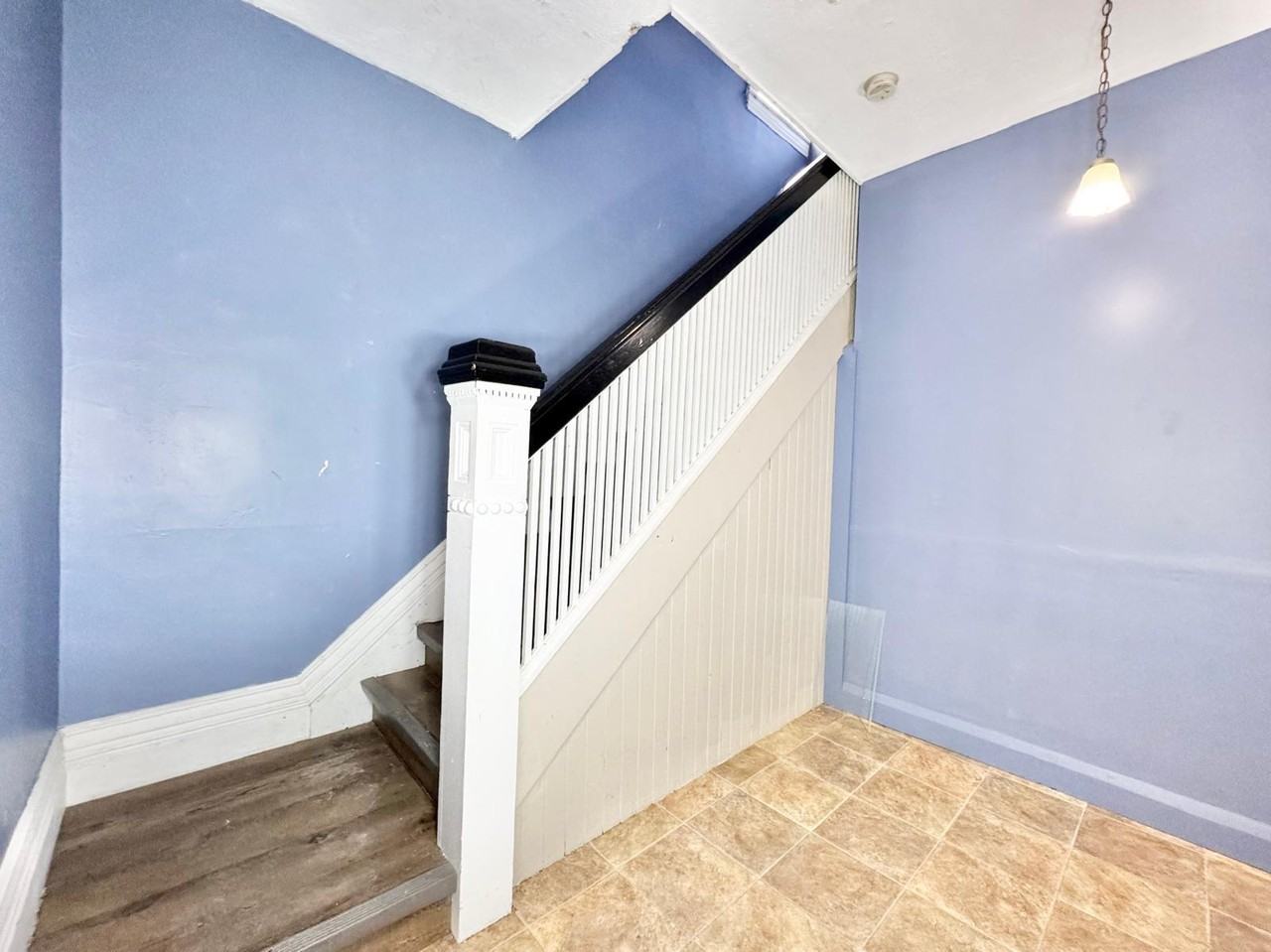 693 King St - Photo 5 of 23