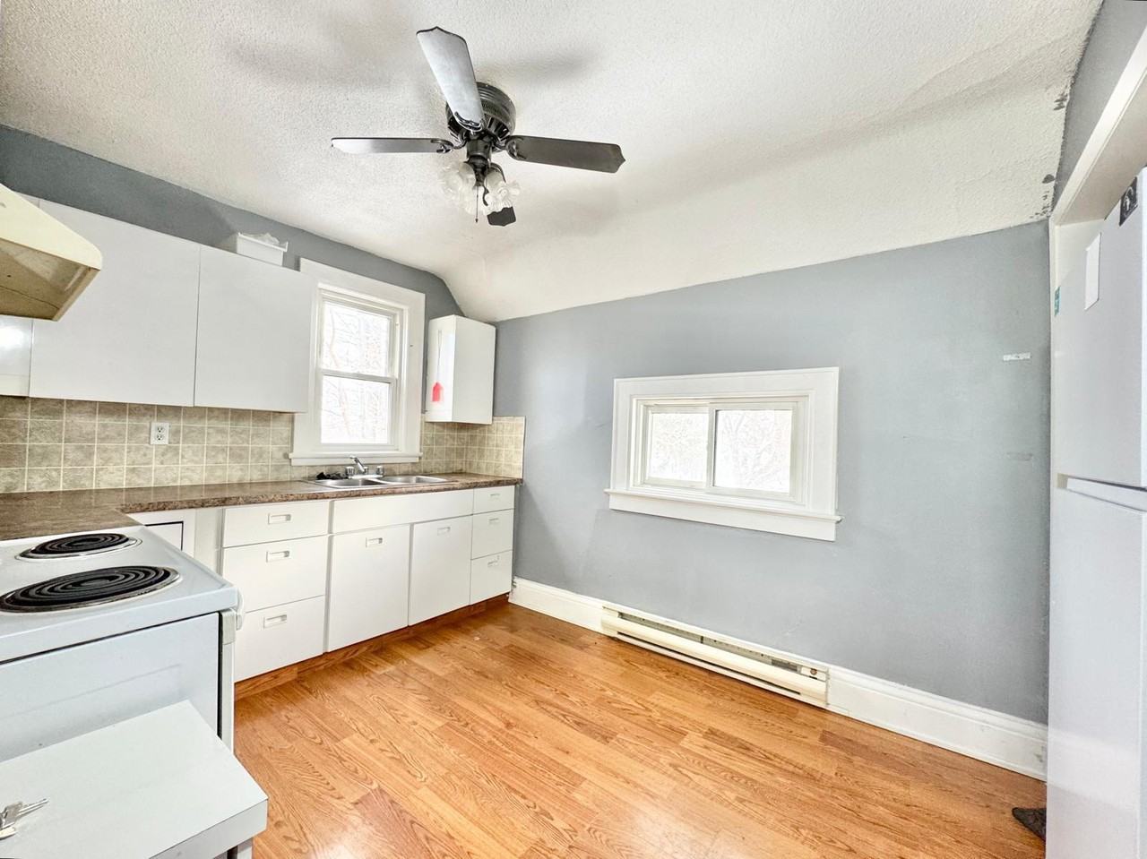 693 King Street - Photo 4 of 23