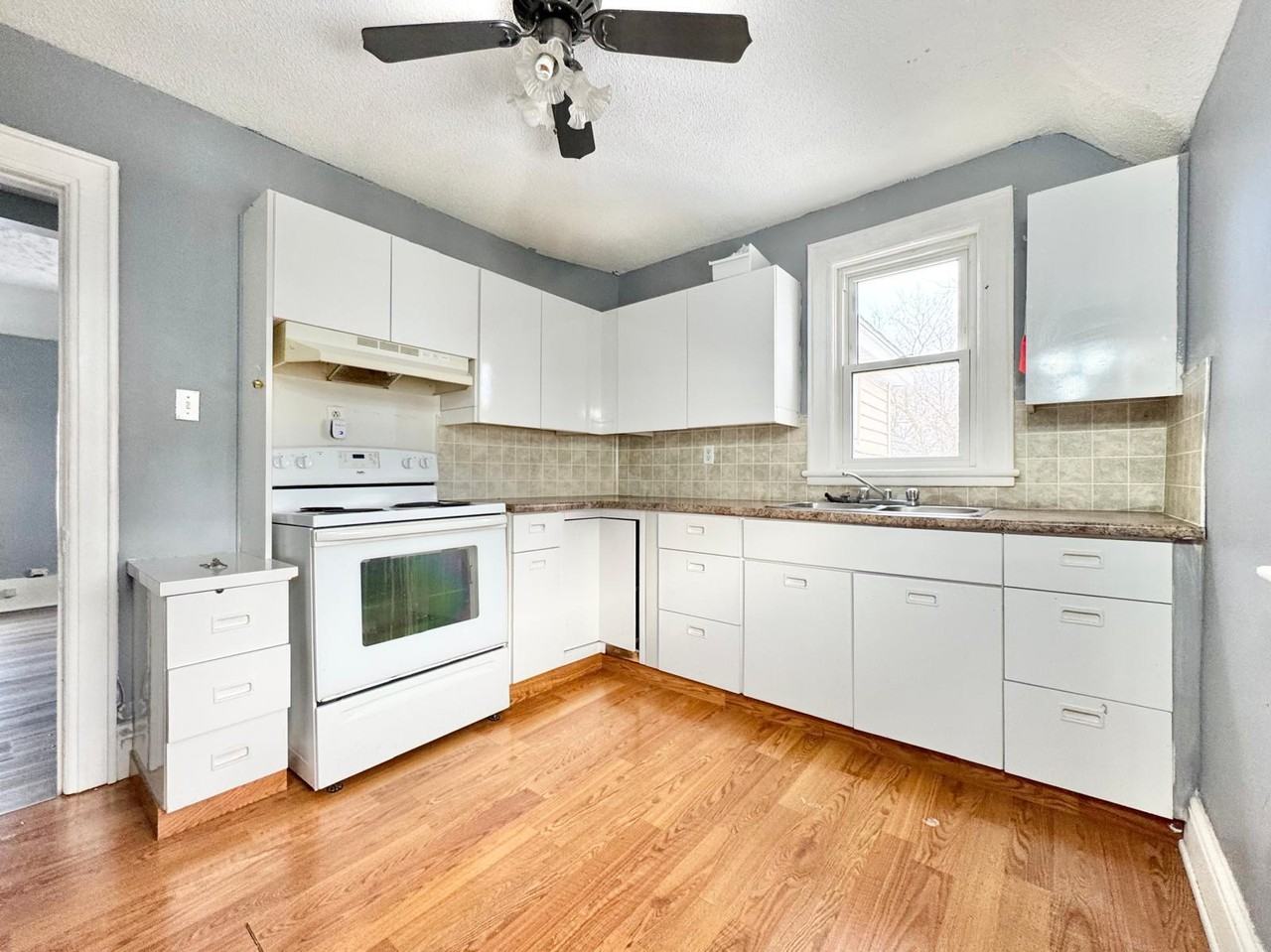 693 King Street - Photo 6 of 23