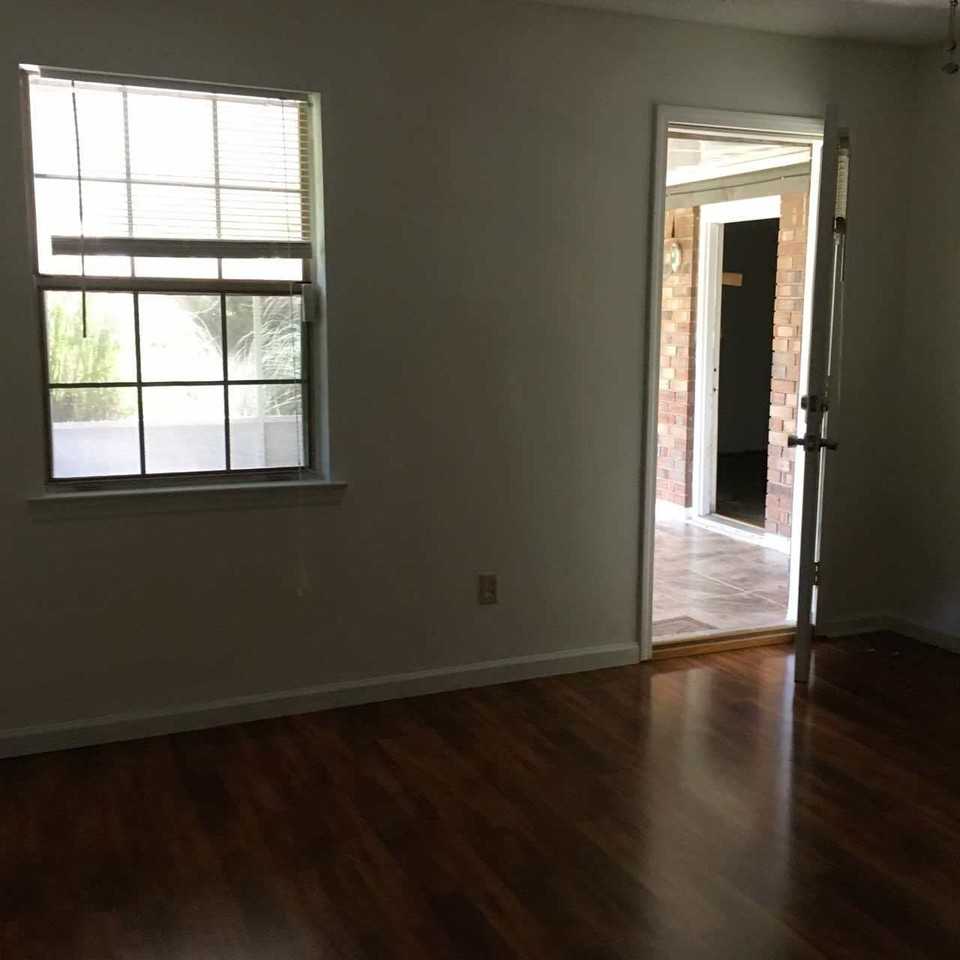 916 Mandarin Dr - Photo 4 of 16