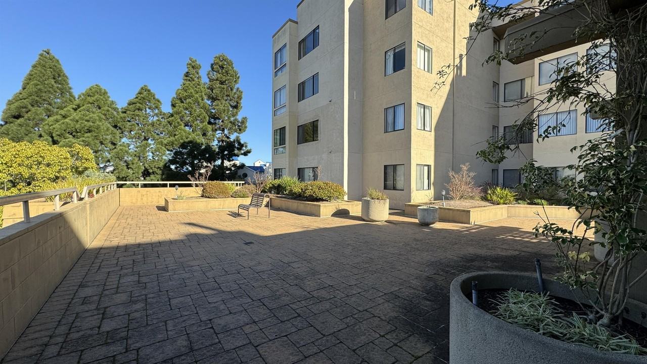 545 Pierce St #2110 - Photo 5 of 32