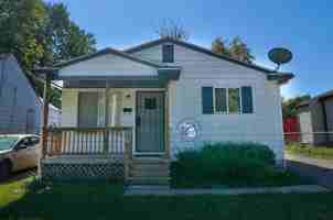 featured image of 3717 Larchmont St